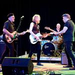 Simon's - Real Pretenders