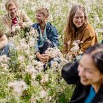 Girls in Airports feat Halvcirkel