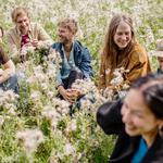 Girls in Airports feat. Halvcirkel