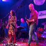 Comfy Couch Performance Circle