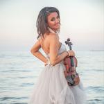 Irmina Trynkos plays Montero Violin Concerto