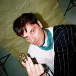 Rapaz Ego toca "Fazer as Pazes"