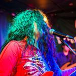 Rachel Dara plays Komma Rosta cafe