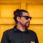 Ridney & Lizzie Curious