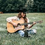 Laura Caroline at Tailgators On the River