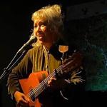 Kavisha Mazzella & Nic Lyons with Les Thomas