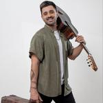 Efrain Colombo presenta "Y la vida va" - 40 en canciones