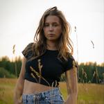 Live music on the patio with Sydney Dale