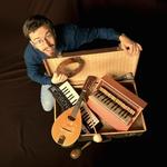 Der musikalische Koffer – Familien-Mitmach-Konzert mit Dominik Merscheid