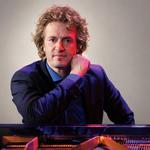Herfstconcert zanger/pianist Roon Staal in Grave