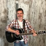 Chris Regez (solo) auf der Burgruine, Grünenberg, Melchnau