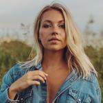 Claudia Hoyser Supporting Sunny Sweeney at Appleton Beer Factory