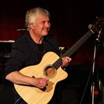 Laurence Juber in concert