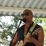 Franklin sings