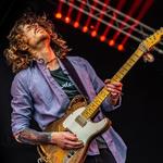 Dom Martin Support: Lightning Threads