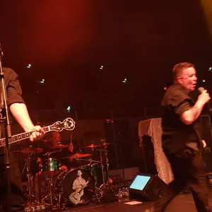 Dropkick Murphys Co-Vocalist Al Barr Drops Off Band's 2022 Tour to Care for  Ailing Mother