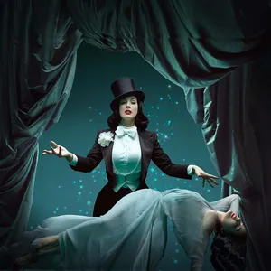 L`OFFICIEL HOMMEDita Von Teeseディタフォンティース Dita Von Teese | Rambling RECORDS