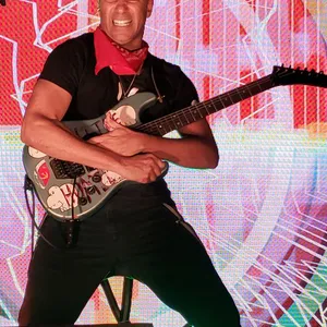 Tom Morello Gives 10-Year-Old Fan Custom Guitar – Billboard