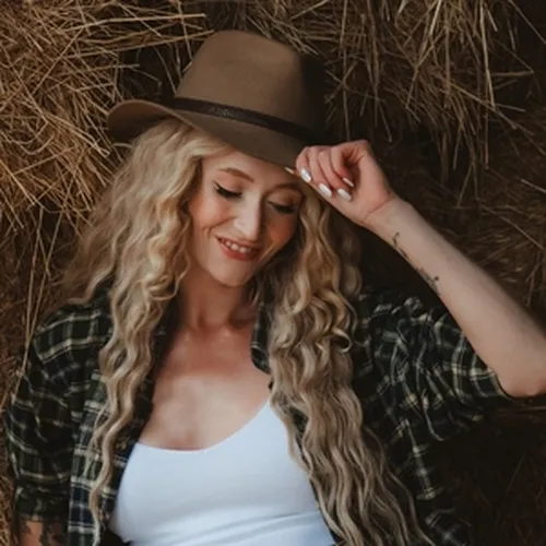 Janet Devlin