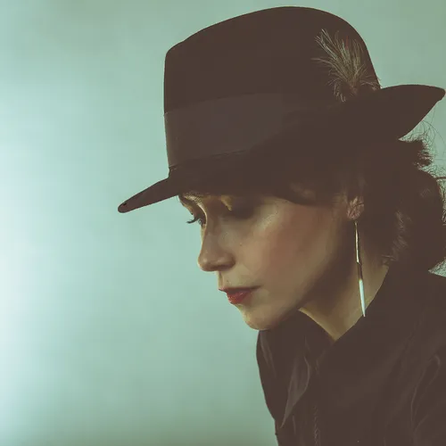 Sarah Lee Guthrie
