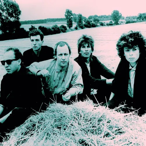 Minimal Compact
